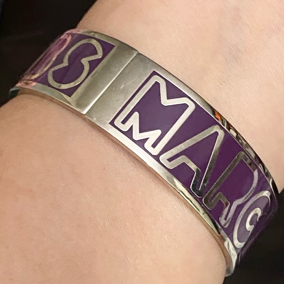 MARC JACOBS Dark Magenta Logo Enamel Hinged Bangle Bracelet - Picture 3 of 11
